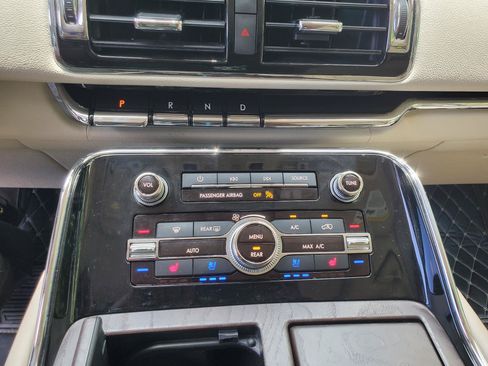 Used 2018 Lincoln Navigator Reserve AWD/4WD image 41