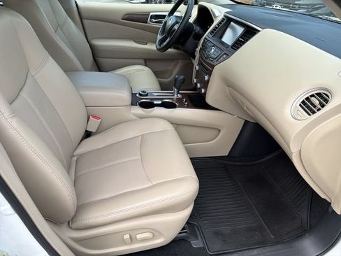 Used 2020 Nissan Pathfinder Platinum AWD/4WD image 13