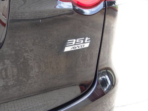 Used 2017 Jaguar F-PACE Premium image 8