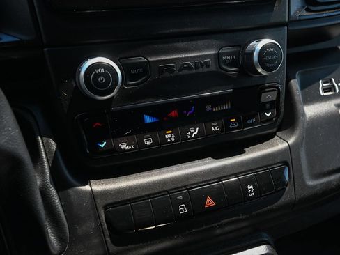 Used 2025 RAM ProMaster 3500 w/ Convenience Group FWD image 29