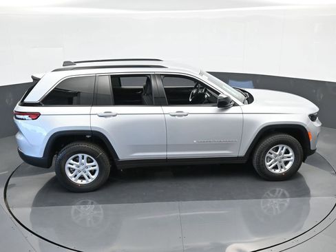 Used 2024 Jeep Grand Cherokee Laredo w/ Trailer Tow Package image 35