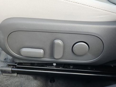 Certified 2025 Hyundai Kona SEL image 12