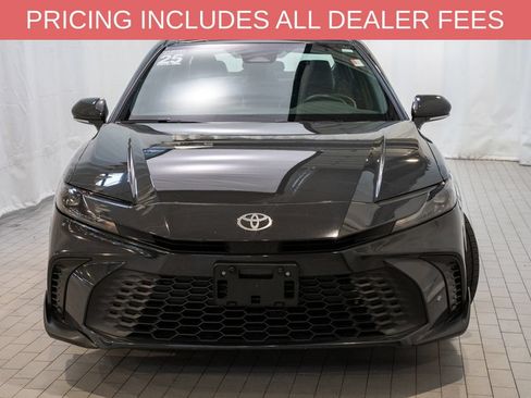 Used 2025 Toyota Camry SE FWD image 2