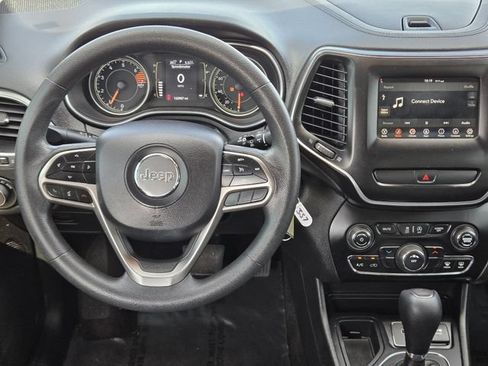 Used 2019 Jeep Cherokee Latitude w/ Popular Appearance Group FWD image 24