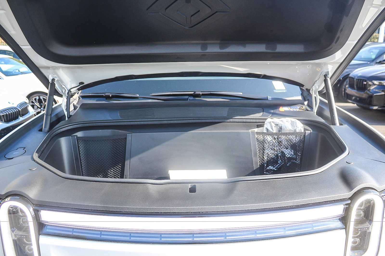 Used 2025 Rivian R1S Adventure Dual AWD/4WD image 45