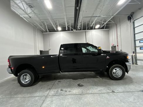 Used 2024 RAM 3500 Tradesman w/ Chrome Appearance Group image 5