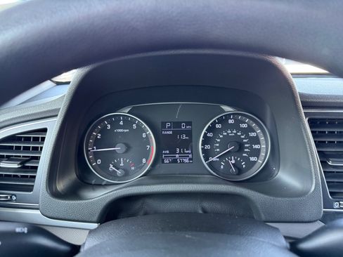 Used 2017 Hyundai Elantra SE FWD image 16
