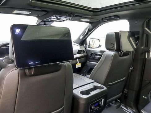 New 2026 Chevrolet Suburban Premier image 12