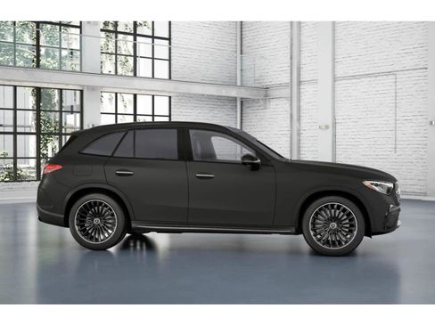 Used 2025 Mercedes-Benz GLC 300 image 28