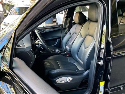Used 2023 Porsche Macan S image 7
