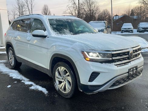 Certified 2023 Volkswagen Atlas SE w/ Panoramic Sunroof Package image 3