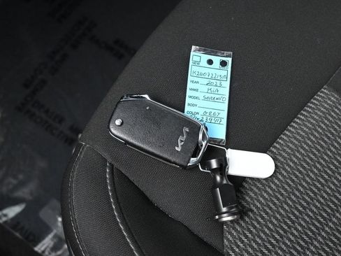 Used 2023 Kia Sorento LX FWD image 19
