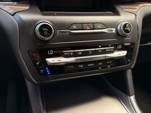 Used 2020 Ford Explorer Limited AWD/4WD image 18