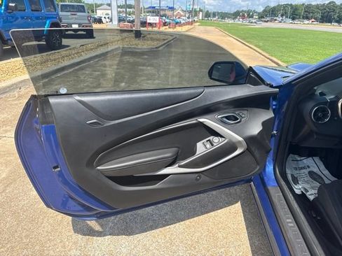 Used 2020 Chevrolet Camaro LT RWD image 10