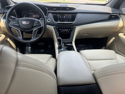 Used 2019 Cadillac XT5 AWD image 16