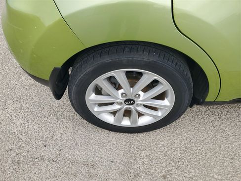 Used 2017 Kia Soul + image 7