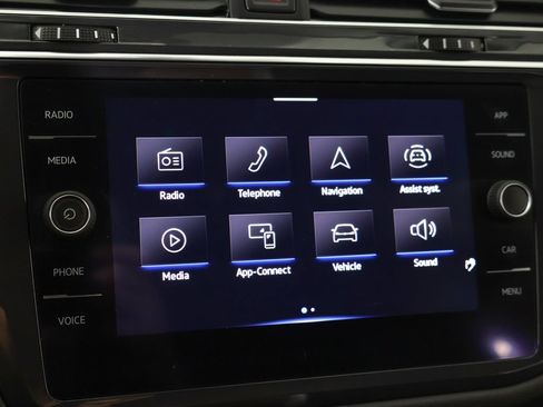 Used 2021 Volkswagen Tiguan SE AWD/4WD image 45
