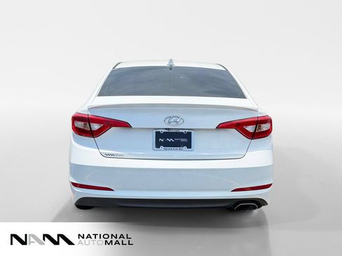 Used 2017 Hyundai Sonata SE FWD image 4