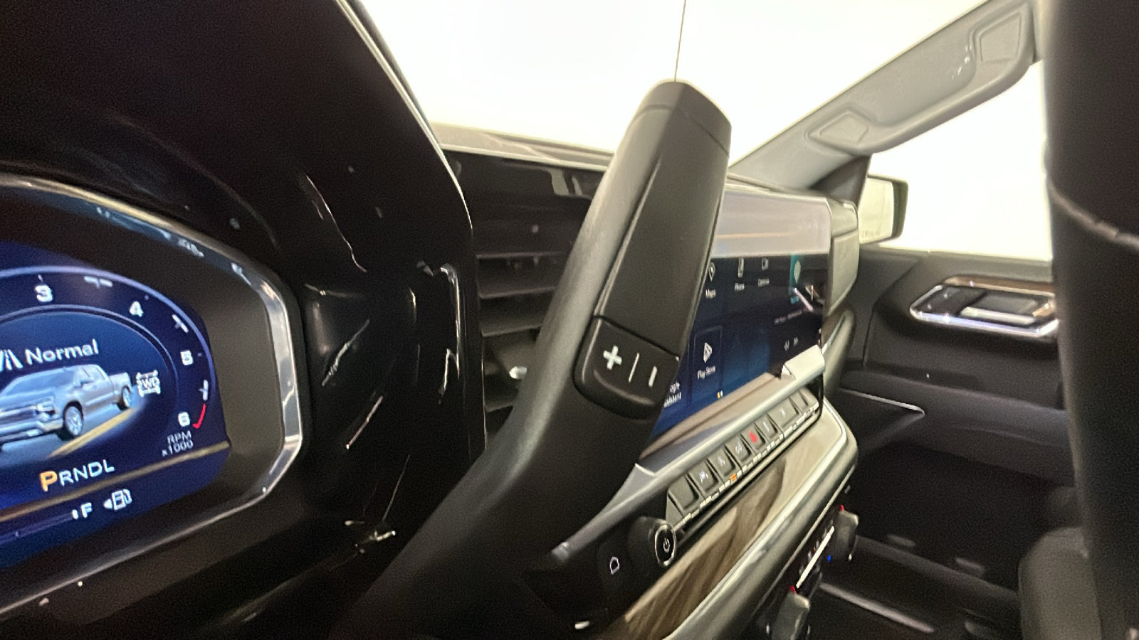 Used 2023 Chevrolet Silverado 1500 LT AWD/4WD image 24