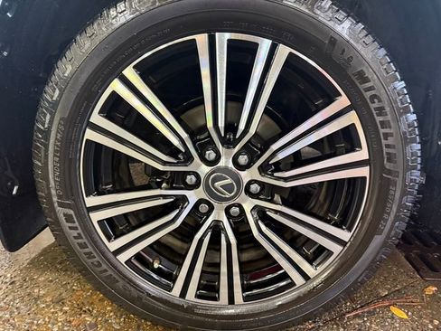 Certified 2022 Lexus LX 600 4WD w/ Luxury Package image 10