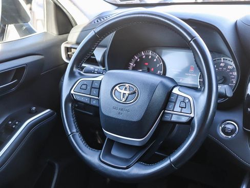 Used 2023 Toyota Highlander LE image 16