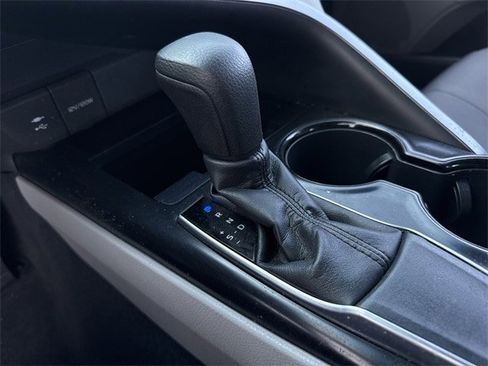 Used 2018 Toyota Camry LE image 19