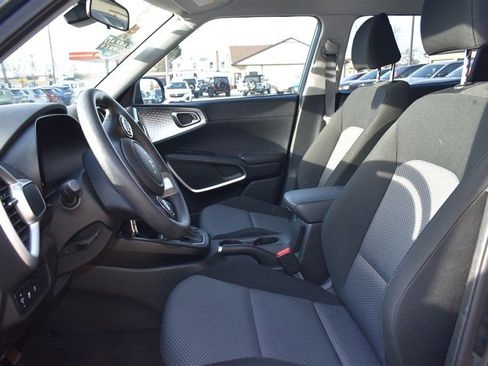 Used 2023 Kia Soul LX w/ LX Technology Package FWD image 10
