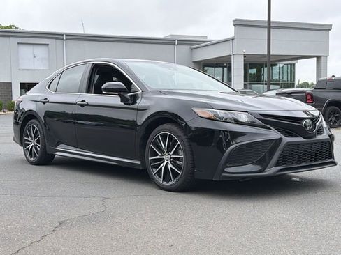 Used 2021 Toyota Camry SE w/ Convenience Package FWD image 15