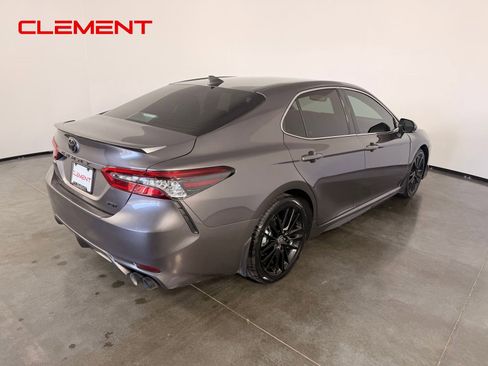Used 2023 Toyota Camry XSE FWD image 5