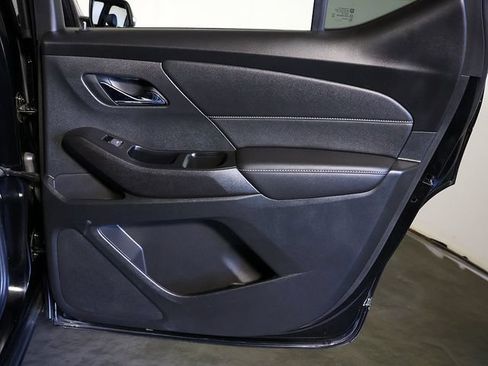 Used 2023 Chevrolet Traverse LT w/ LT Premium Package FWD image 34