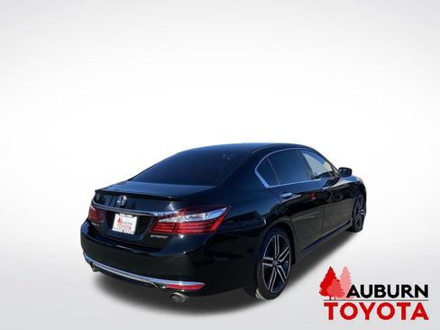 Used 2017 Honda Accord Sport image 7