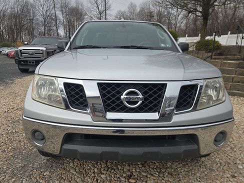 Used 2011 Nissan Frontier SV w/ SV Premium Utility Pkg image 2