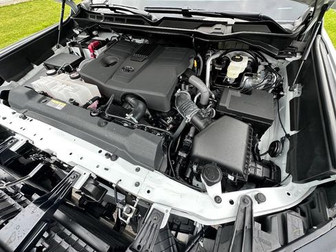 Used 2025 Toyota Tundra SR5 AWD/4WD image 8