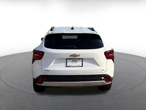 Used 2025 Chevrolet Trax LT w/ LT Convenience Package image 12