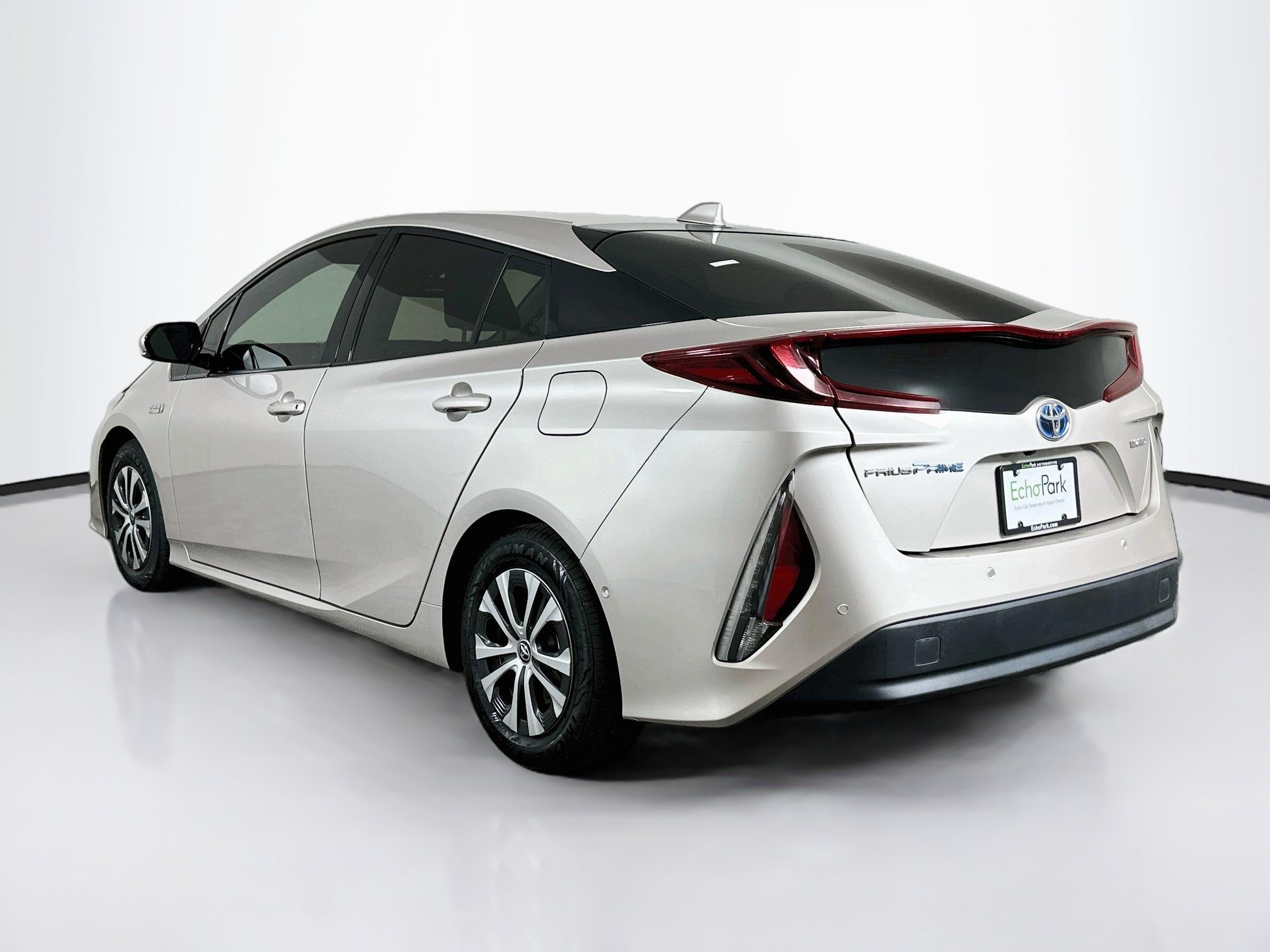 Used 2020 Toyota Prius Prime Limited w/ Carpet Mat Package FWD image 5