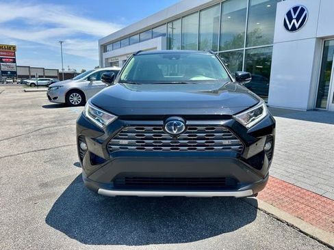 Used 2019 Toyota RAV4 Limited AWD/4WD image 2
