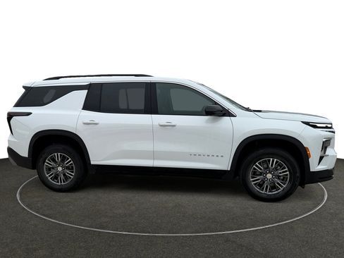 Used 2024 Chevrolet Traverse LT image 7