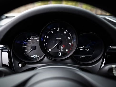 Used 2022 Porsche Macan S w/ Premium Package Plus image 31