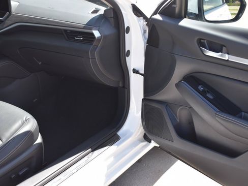Used 2024 Nissan Altima 2.5 SL AWD/4WD image 17