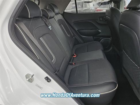 Used 2022 Hyundai Venue Limited image 11