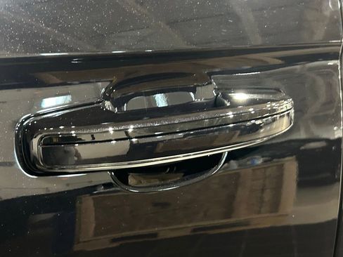 New 2026 Lincoln Navigator L Reserve AWD/4WD image 19