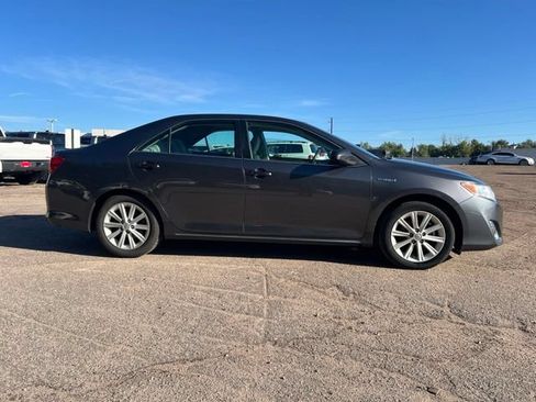 Used 2014 Toyota Camry XLE w/ Moonroof Package FWD image 6