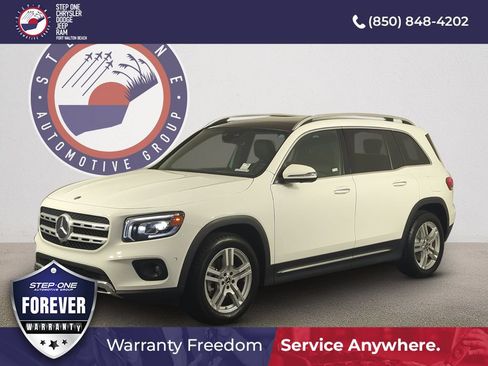 Used 2023 Mercedes-Benz GLB 250 4MATIC w/ Premium Package image 2