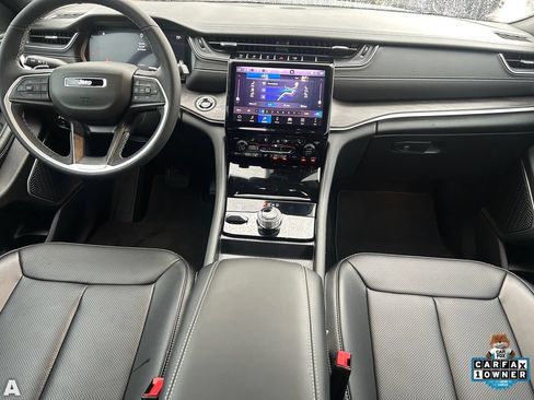 Certified 2025 Jeep Grand Cherokee L Limited w/ Luxury Tech Group II AWD/4WD image 14