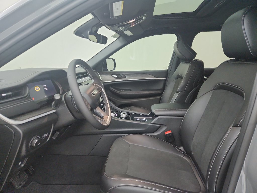 New 2027 Jeep Grand Cherokee Altitude AWD/4WD image 18