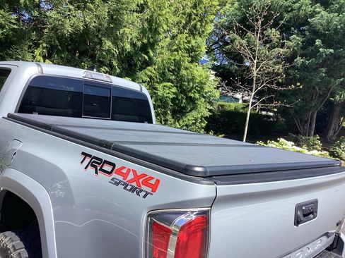 Used 2020 Toyota Tacoma TRD Sport w/ Technology Package AWD/4WD image 13