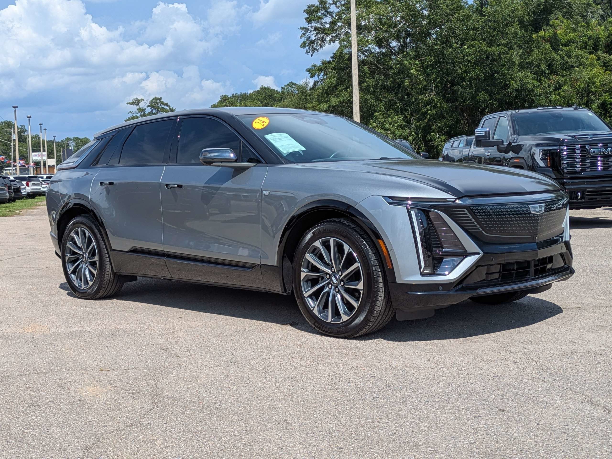 Used 2024 Cadillac Lyriq Sport RWD image 2