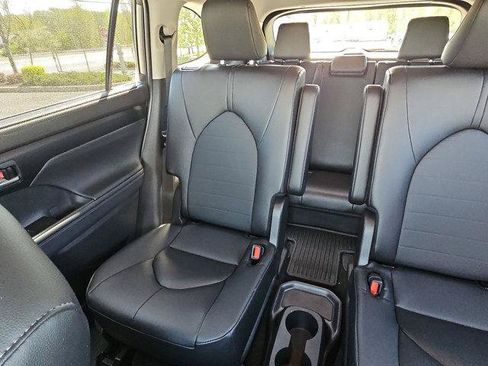 Certified 2025 Toyota Highlander XLE AWD/4WD image 13