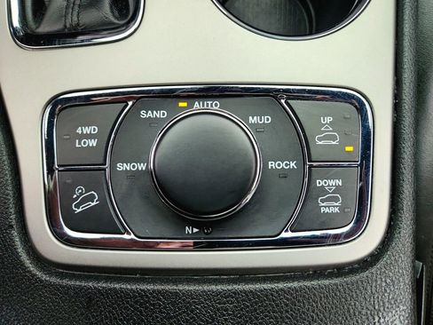 Used 2018 Jeep Grand Cherokee Overland AWD/4WD image 21