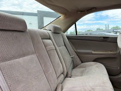 Used 2004 Toyota Camry LE FWD image 9